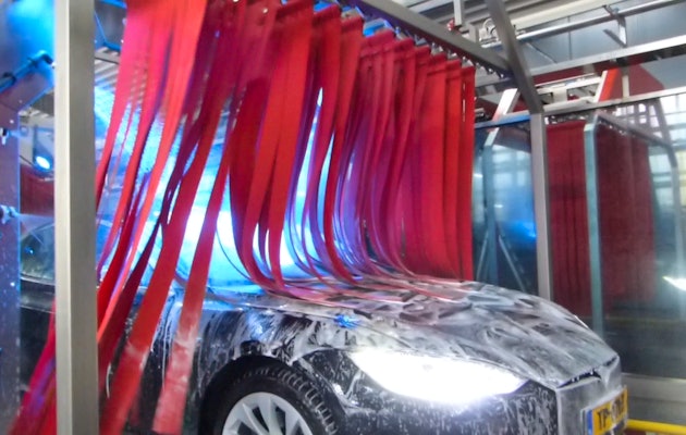Laat je auto wassen bij XXL Carwash in Den Haag, Alphen a/d Rijn of Muiden!